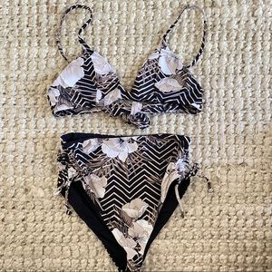 Amuse Society Black and White Floral Bikkni